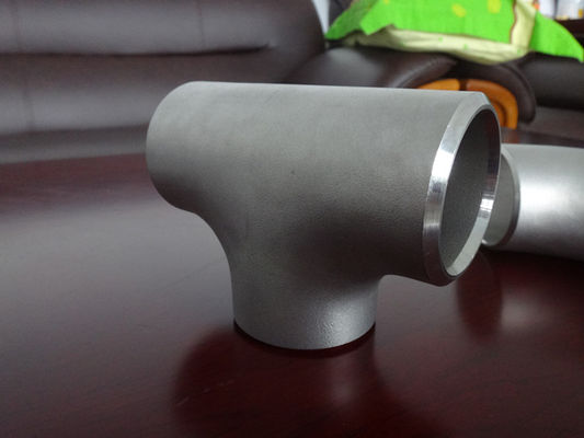 64 ''Pipa BW Stainless Steel Pipe Tee Carbon Steel Tee Fitting Lurus