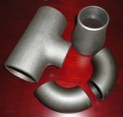 Tebal 2MM Hingga 32MM Mengurangi Siku Buttweld Panas Atau Dingin Galvanis